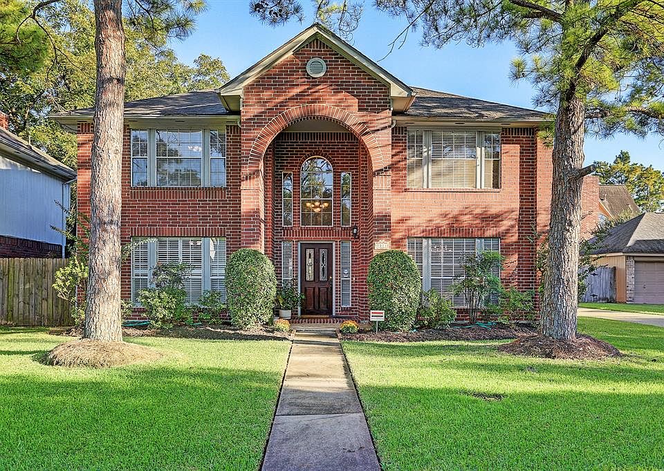 Welcome to 1011 Mill Shadow Court in Sugarmill presented by Sara Nguyen.