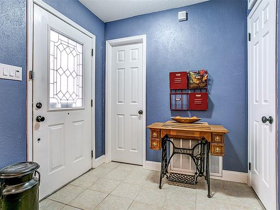 3rd image of 4453 Odessa Dr