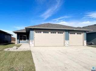 8704 W Windmill Ridge St, Sioux Falls, SD 57106