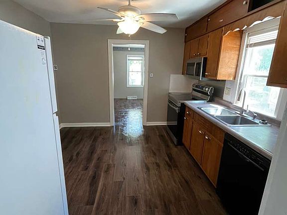 4th image of 1047 N Dennis Ave