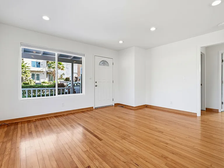 218 Mora St — Photo 14