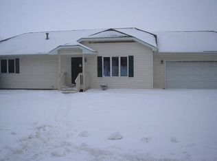 702 6th St S, Ellendale, MN 56026