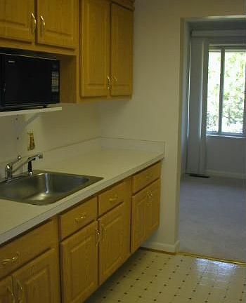 4th image of 3603 Gleneagles Dr APT 3B
