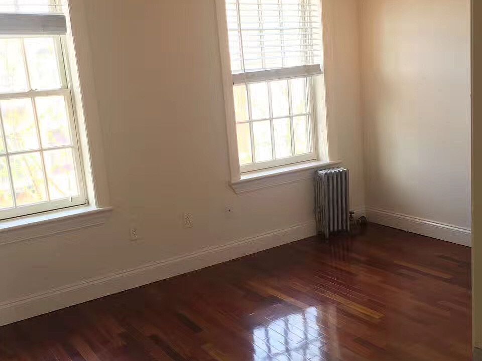 2nd image of 153 18th St