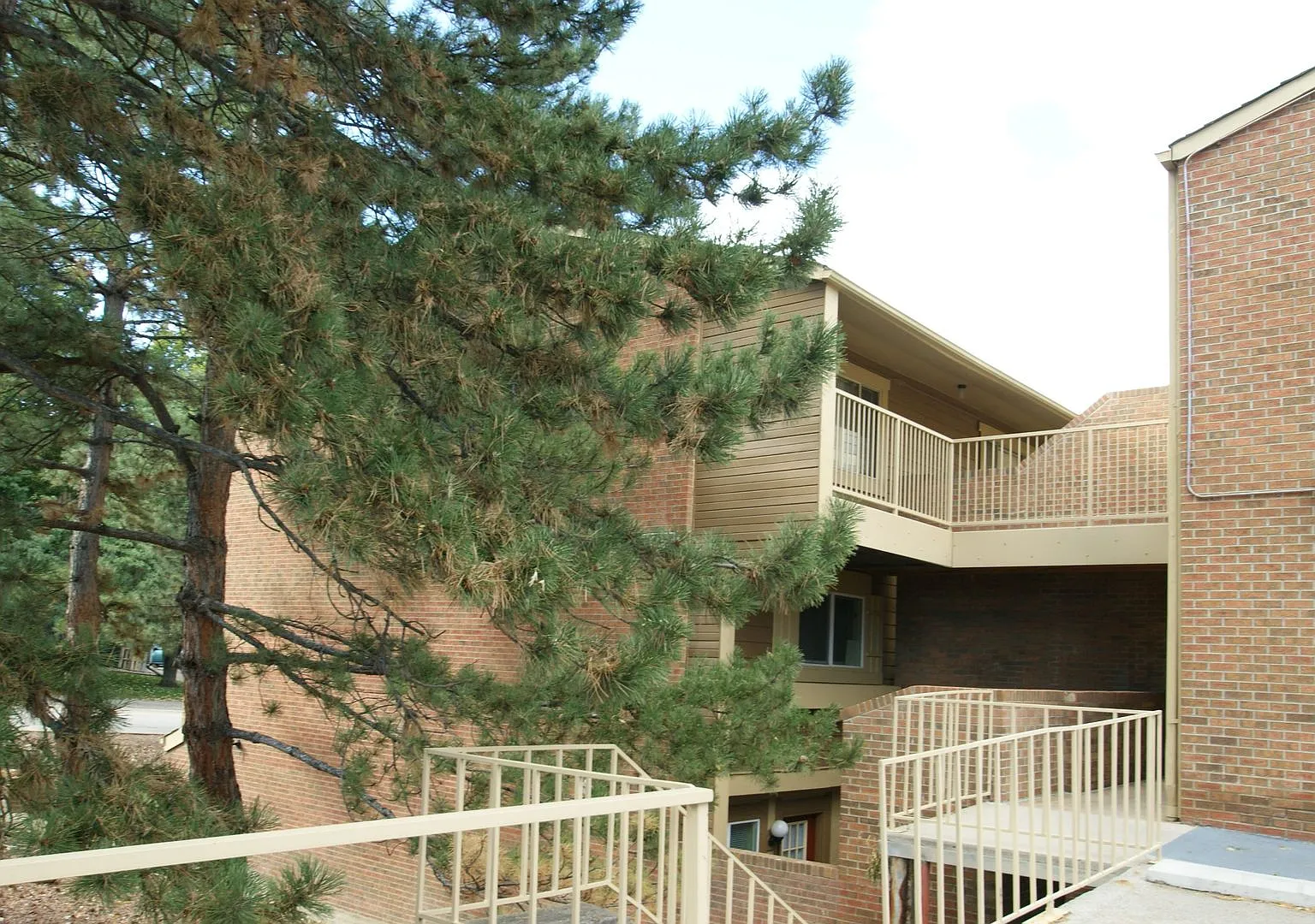 1 Bedroom Condo Near CU Campus — Photo 3