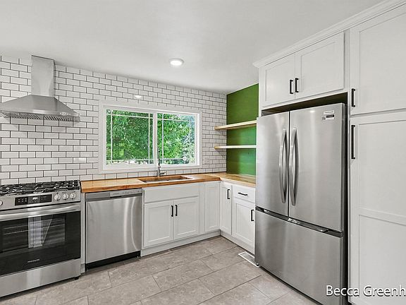 5th image of 3840 Williamson Ave NE