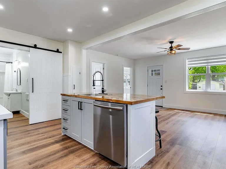 48 McLean St — Photo 13