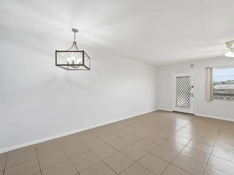 2401 Antigua Cir #J3 — Photo 12