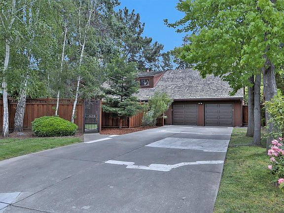 2nd image of 829 Bourbon Ct