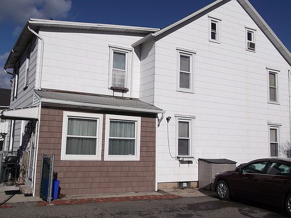 2nd image of 1318 Stewart St