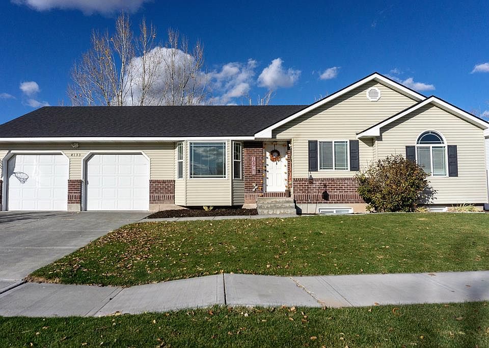 1st image of 4133 E Birchwood Cir