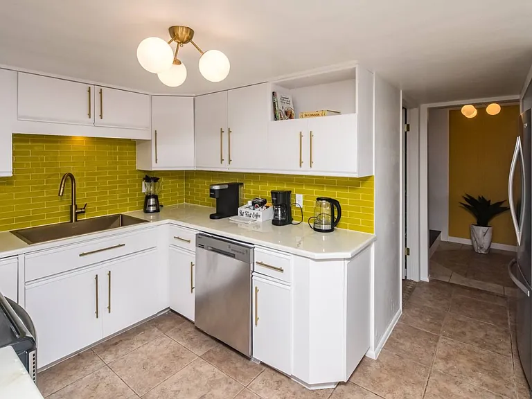 2906 Castaway Dr — Photo 13