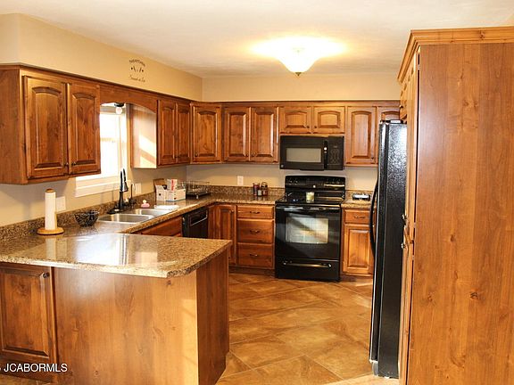 5th image of 319 W Forest Ln