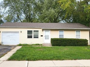 424 Singapore Ln, Carpentersville, IL
