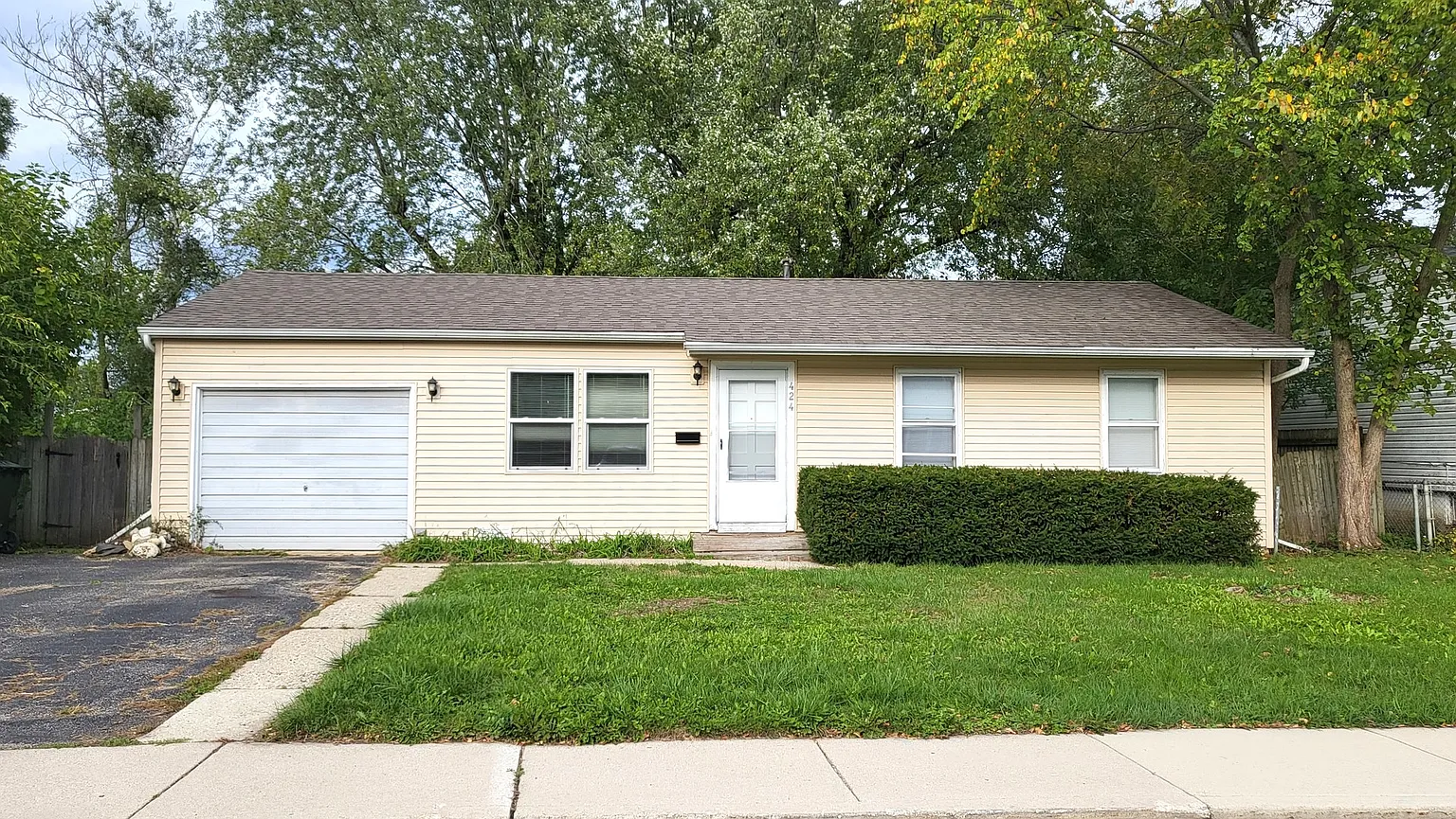 424 Singapore Ln photo 1