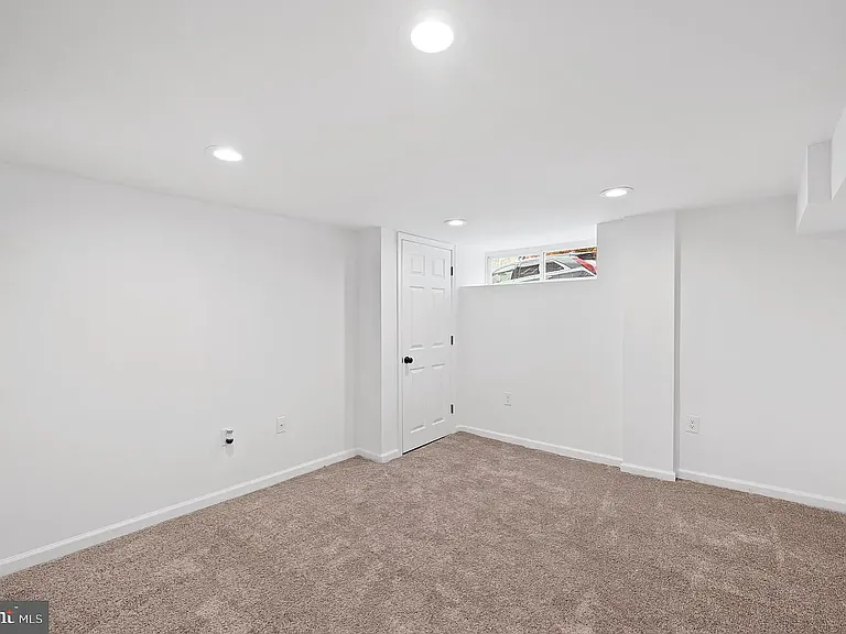 4578 Mitchell St — Photo 17