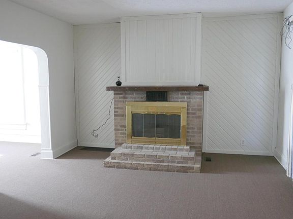2nd image of 557 Hanford St