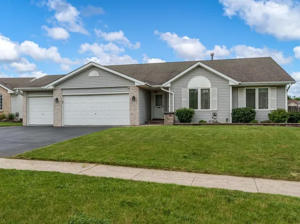 282 Oak St, Poplar Grove, IL 61065