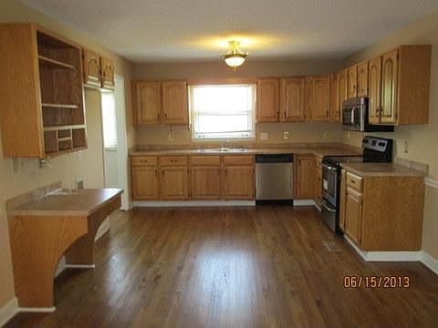 5th image of 1211 Houston Dr