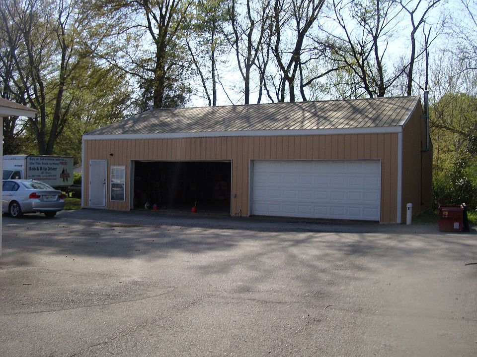 2nd image of 2861 Shelby St
