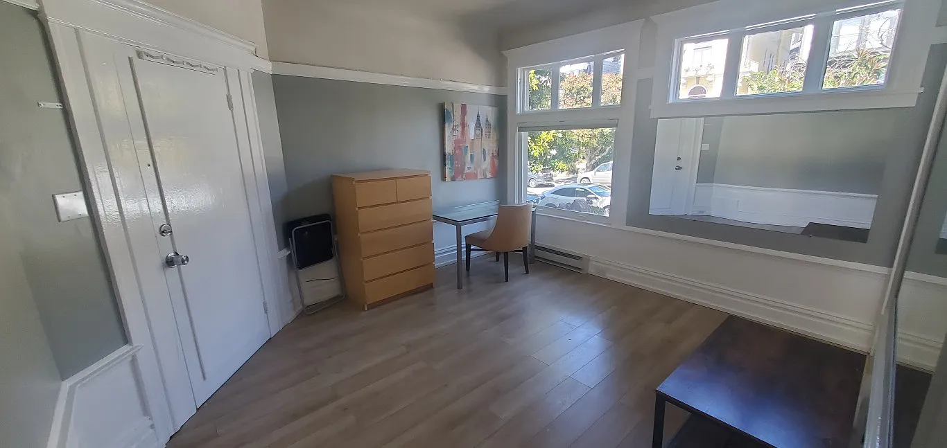 905 Ashbury St — Photo 2