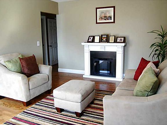 4th image of 344 Brown St