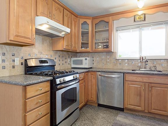 3rd image of 2635 Tipperary Ave