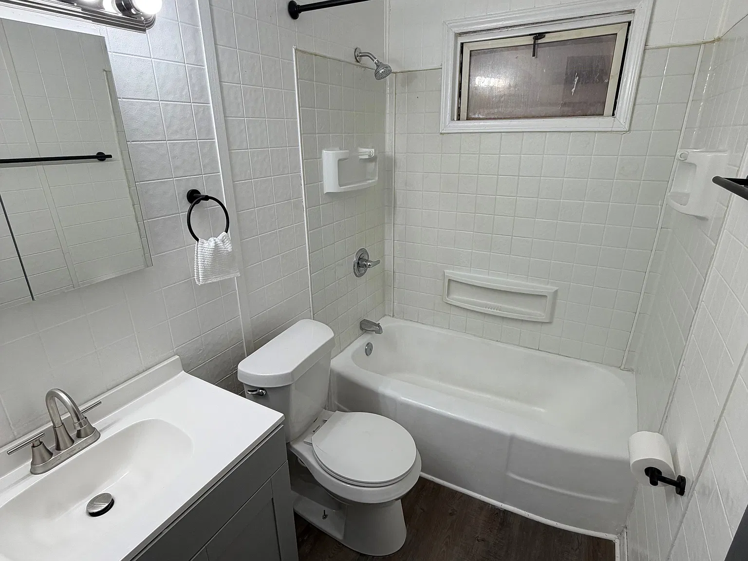 3 bed, 1.0 bath, 1125 sqft, $995 — Photo 3