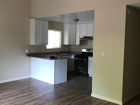 3rd image of 1825 Oak Park Blvd