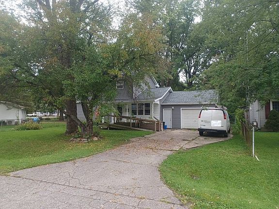 2nd image of 2258 Glade St