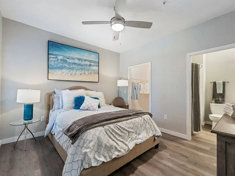 2x2 Platinum Guest Bedroom