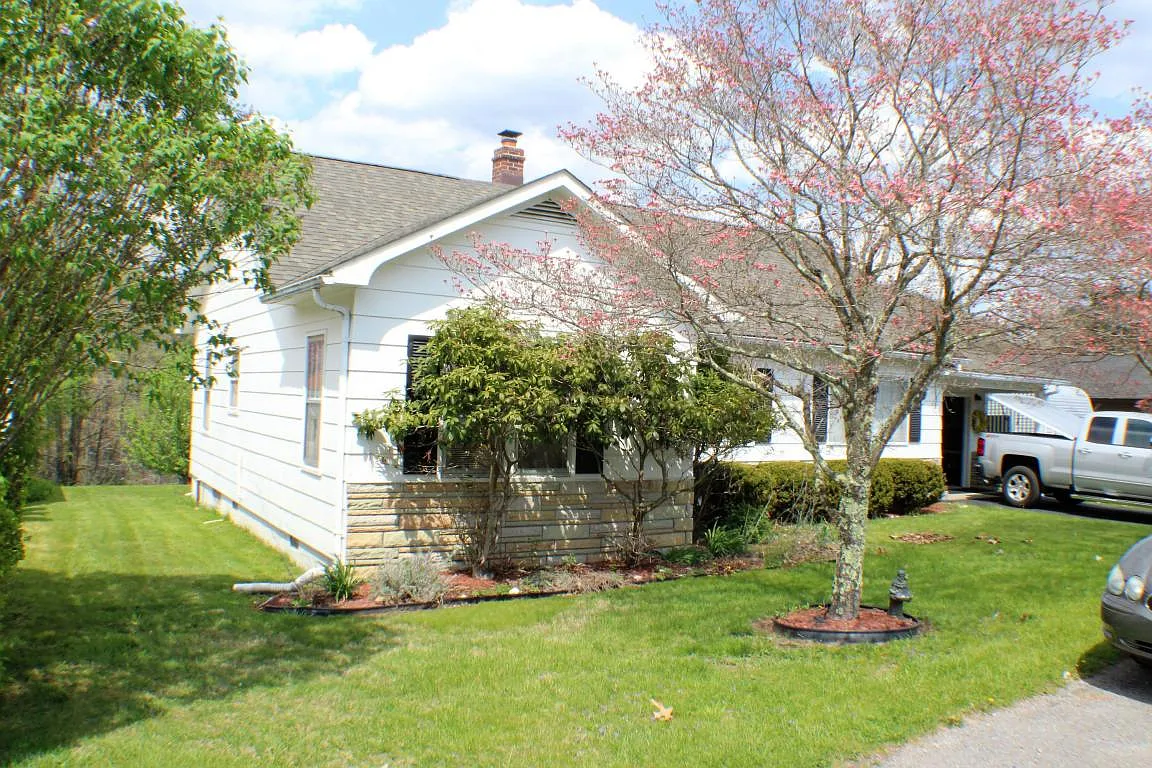 1209 Sewell St photo 1