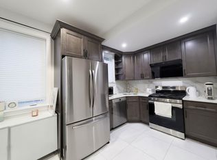 61-39 231st St, Oakland Gardens, NY 11364