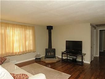 5th image of 1500 N Broadway St