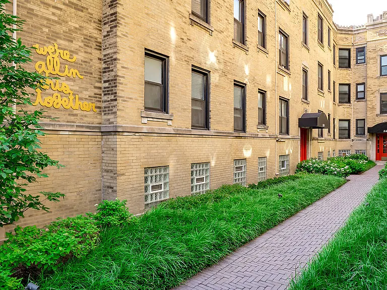 544-52 W. Briar Pl. — Photo 7