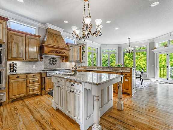 5th image of 11336 Pembrook Cir