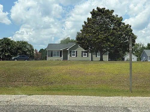 189 Hillcrest Dr Photo 1
