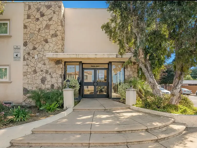 7000 Etiwanda — Photo 2