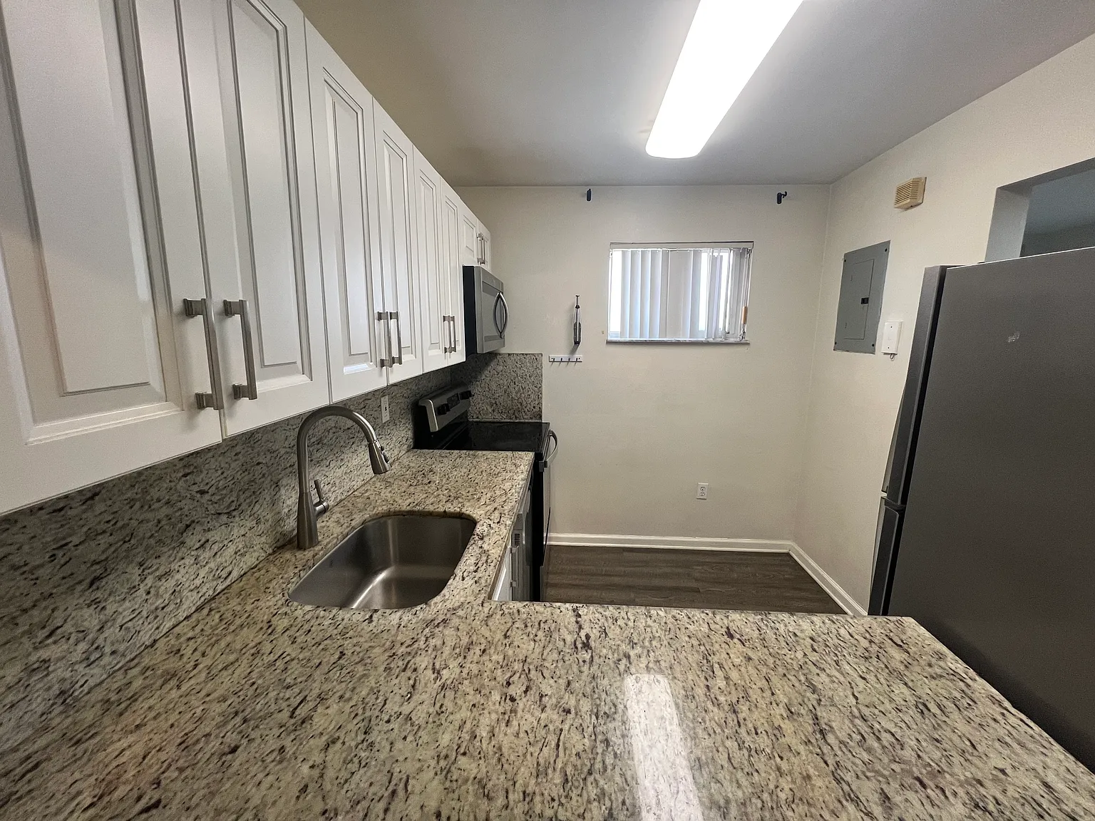 2 bed, 840 sqft, $1,900 — Photo 4