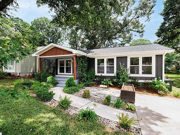 3rd image of 207 Briarcliff Dr