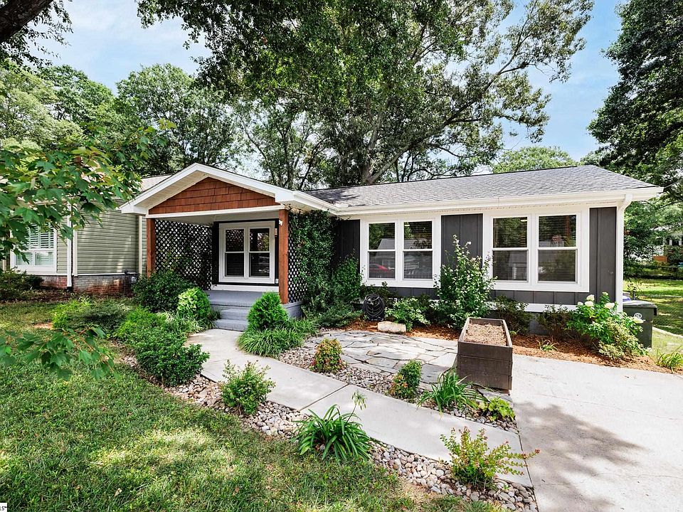 1st image of 207 Briarcliff Dr