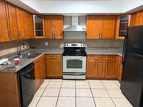 2nd image of 311 NE Solida Cir