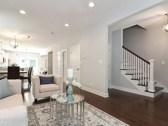 4th image of 2219 W Leland Ave