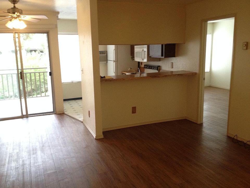 1st image of 7504 Parkway Dr Unit 109