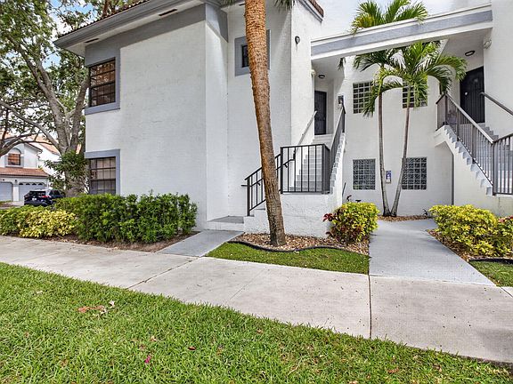 2nd image of 5430 Venetia Court #N