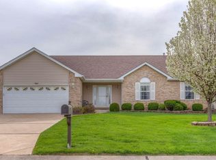 760 Pecan Hill Dr, Saint Charles, MO 63304