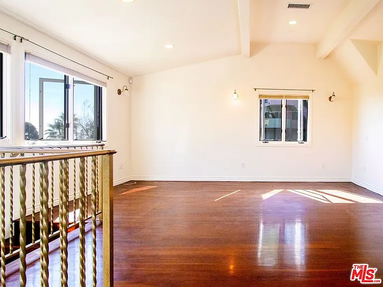 2239 Vista Del Mar Pl — Photo 10