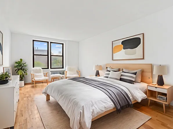 165 Christopher Street image 1 of 11