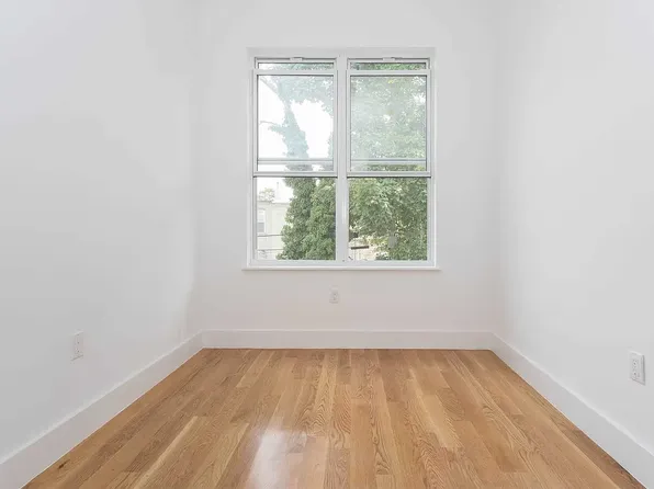 9 Grant Avenue image 6 of 11