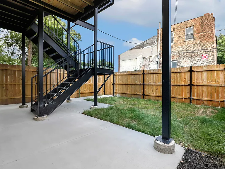 S Langley Ave — Photo 19